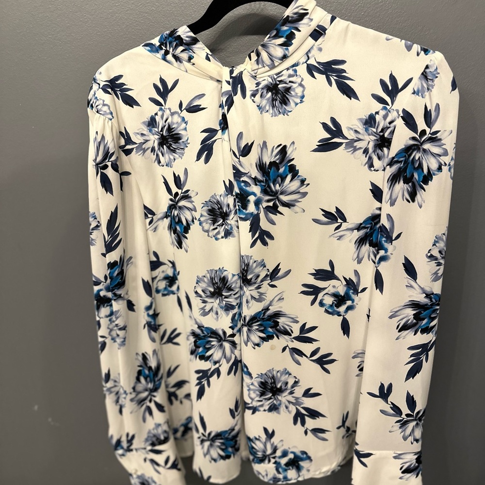 White House Black Market blue flower top